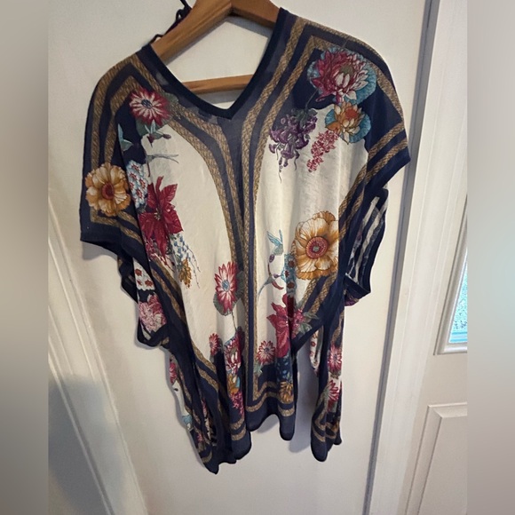 Moth floral kimono size M/L very lightweight with a tie. Boho summer vibes - Picture 3 of 7